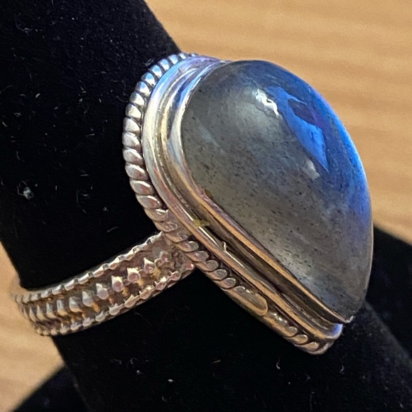 Beautiful silver labradorite ring - Picture 3 of 5